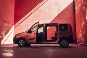 Pourquoi le voyant porte ouverte reste allumé sur votre Renault Kangoo